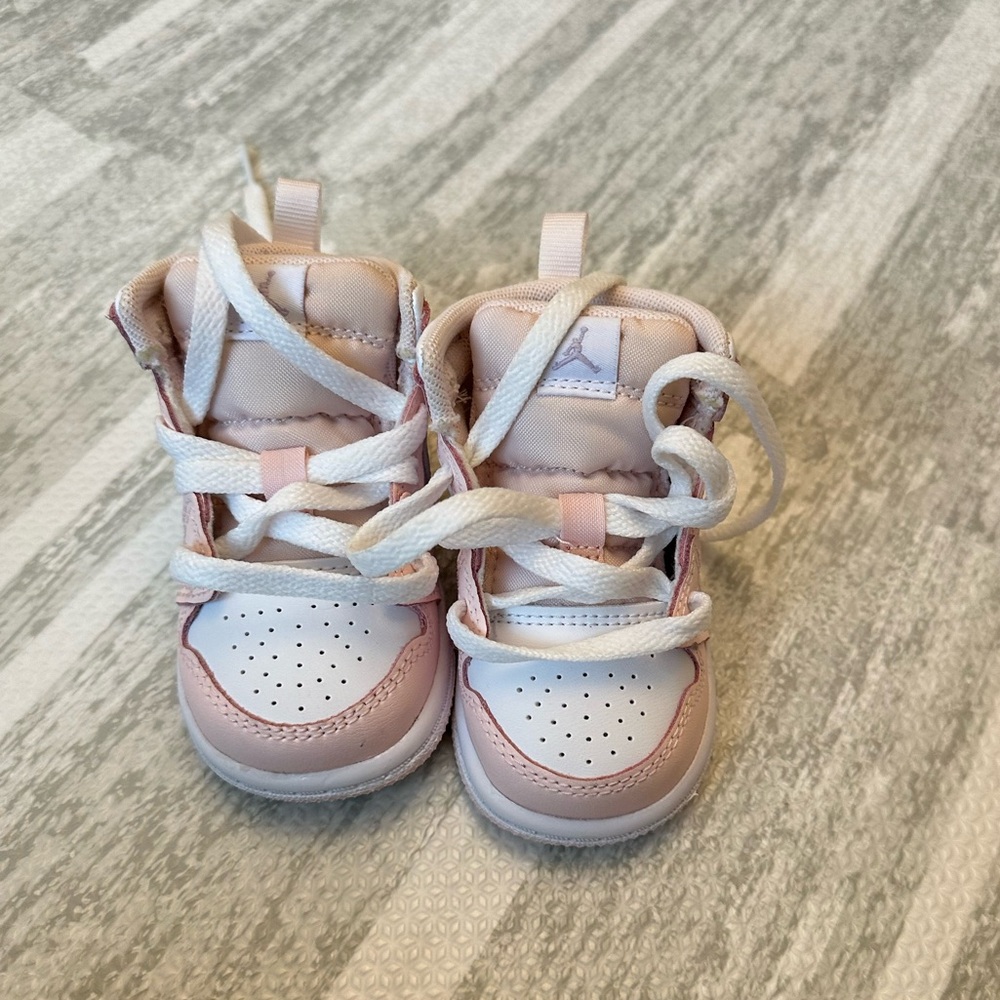 Pink Retro 1 Mid Jordan 4C